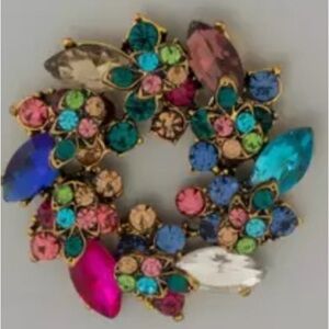 NWOT Colorful Wreath Brooch